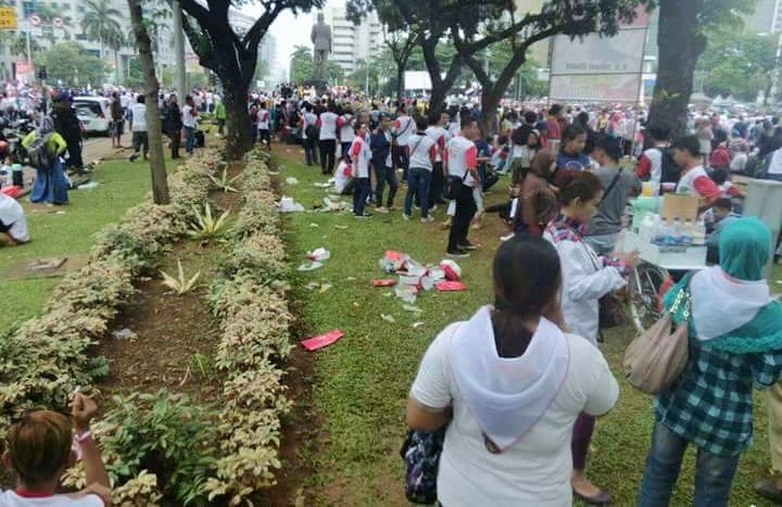 Taman Rusak dan Sampah Berserakan Usai CFD Aksi 412/ Foto Istimewa