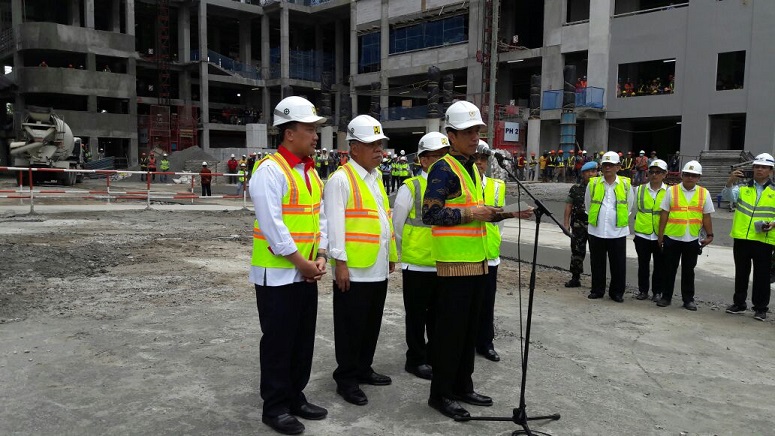 Presiden Joko Widodo melakukan peresmian topping off atau pengecoran akhir Pembangunan Wisma Atlet Kemayoran, Jakarta, Kamis (29/12/2016)/Foto: Dok. Biro Pers Kepresidenan