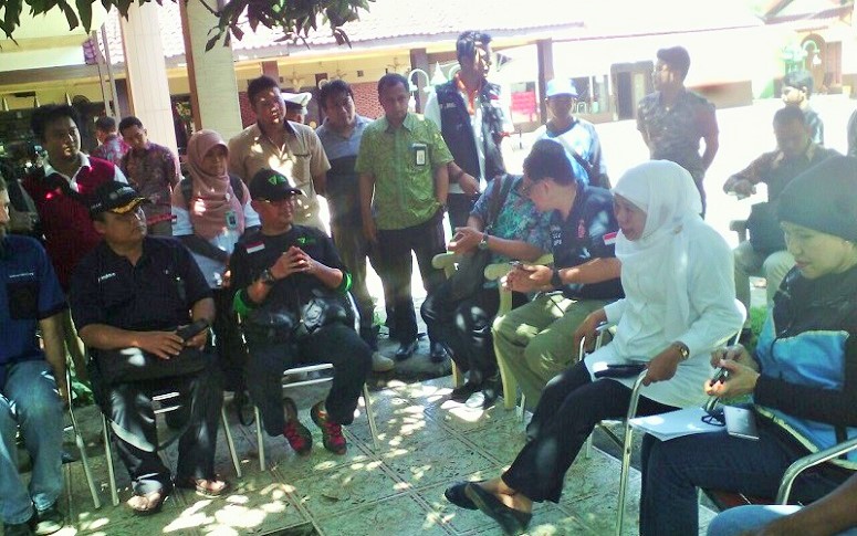 Kunjungan Menteri Sosial, Khofifah Indar Parawansa bersama tim Dompet Dhuafa dalam meninjau lokasi kebencanaan Banjir Bandang di Bima dan Program-program Recovery Dompet Dhuafa/Foto: Dok. Dompet huafa