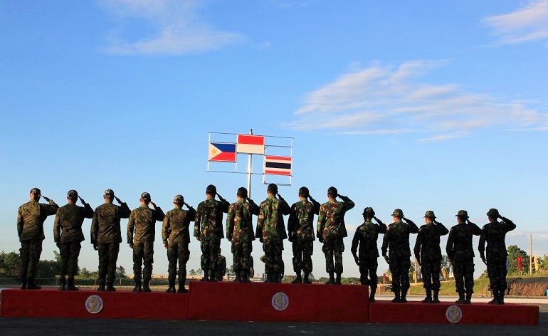 Upacara Penaikkan Bendera, dan Bendera Indonesia berada di tengah menandakan juara umum di AARM ke-26 (Dokumentasi Dispenad)