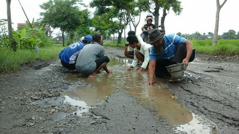 Ilustrasi Jalan Rusak Parah/Foto: Dok. Liputan Indonesia News