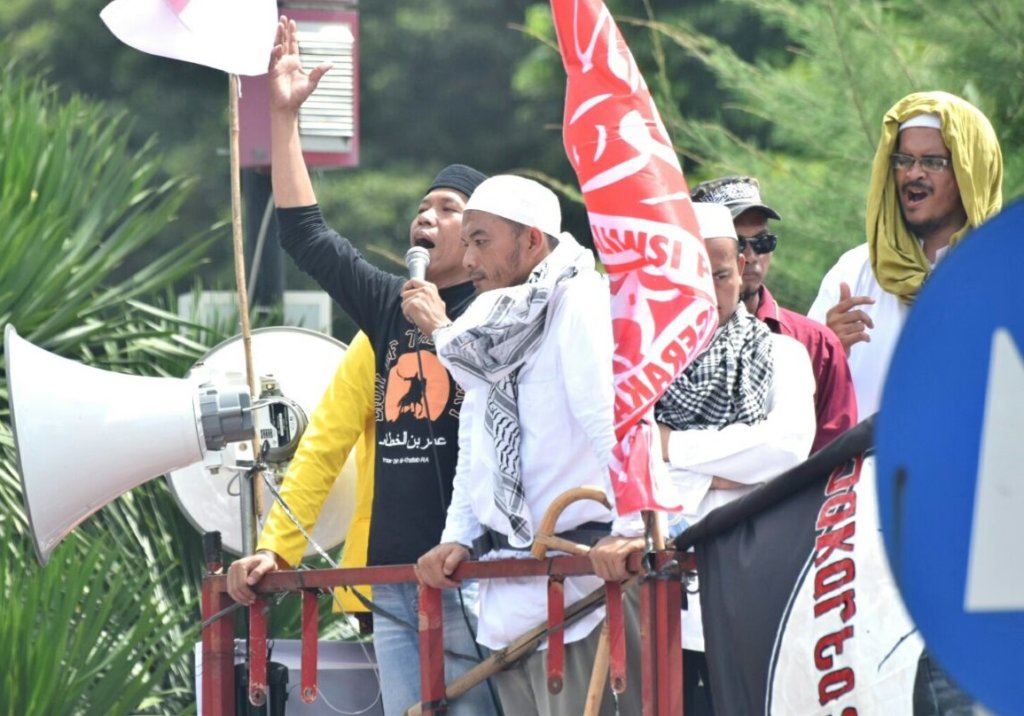 Artis Komedian Kiwil berorasi saat Demo Kawal Rizieq Shihab. Foto Dok. Tempo