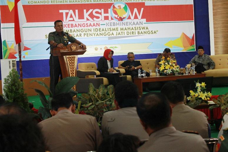 Kasdam IV Diponegoro saat menyampaikan materi dalam talkshow yang digelar BEM dan Menwa UMK/Foto: Rosidi