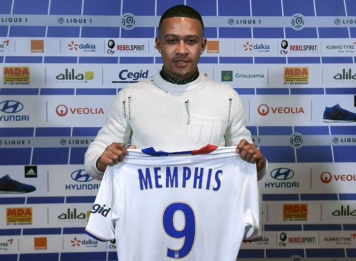 Memphis Depay resmi pindah ke Olympique Lyon. Foto via @panditfootball