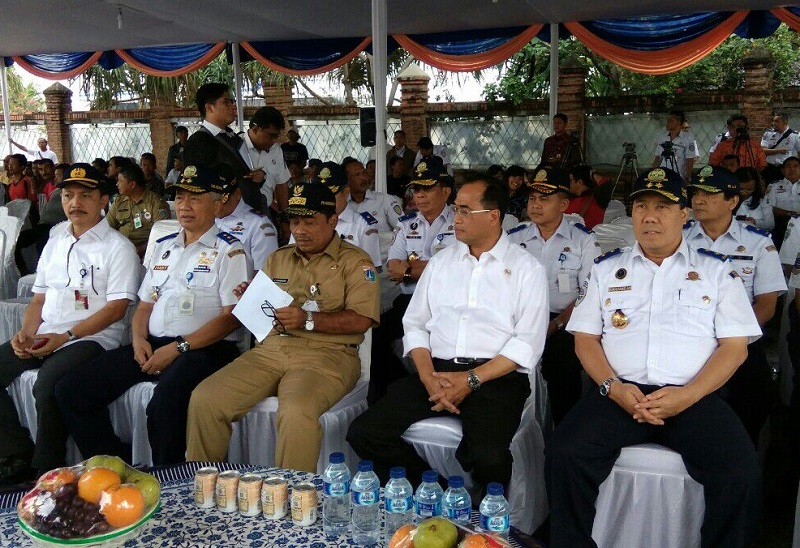 Menhub Budi Karya saat di Pelabuhan Sunda Kelapa, Jakarta. Foto Andika/Nusantaranews