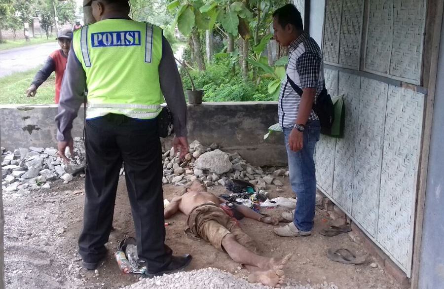 PENEMUAN MAYAT MR X DI DESA KEPUHRUBUH, KECAMATAN SIMAN MEMBUAT GEMPAR WARGA PONOROGO, JATIM. FOTO MUH NURCHOLIS/Nusantaranews