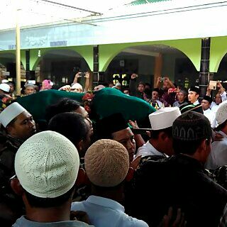 SUASANA PEMAKAMAN MBAH UMAR SYAHID DI PACITAN, JATIM. foto dok Nurcholis/Nusantaranews