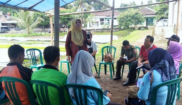 staf Dirjen PSP Kementerian Pertanian (Kementan) Eka Purwani mengunjungi Kodim 0808 Blitar, Jumat (20/1/2017)/Foto Times Jatim