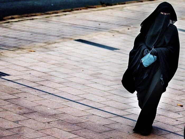 Wanita muslim mengenakan burqa di Belanda/Foto: Dok AFP/Getty Images