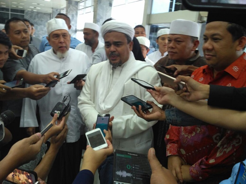 Habib Rizieq beserta rombongan saat di DPR (Foto: Deni/Nusantaranews.co)