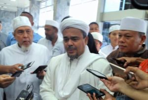 Habib Rizieq beserta rombongan saat di DPR didampingi Wakil Ketua DPR Fahri Hamzah/Foto Deni/NUSANTARAnews