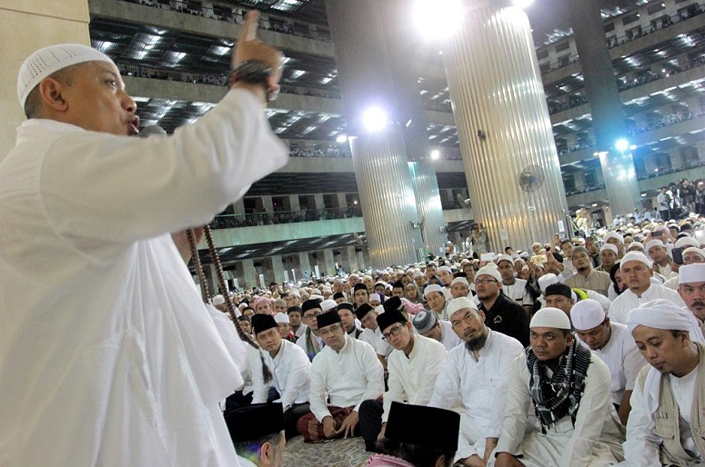 Anies Baswedan mengikuti sholat subuh berjamaah di Masjid Istiqlal Jakarta/Foto dok. @aniesbaswedan