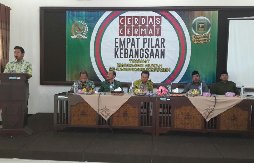 Ketum PPP Romahurmuziy saat berikan sambutan lomba cerdas cermat sosialisasi empat pilar di sekabupaten Kebumen/foto Dok. Pribadi/Nusantaranews