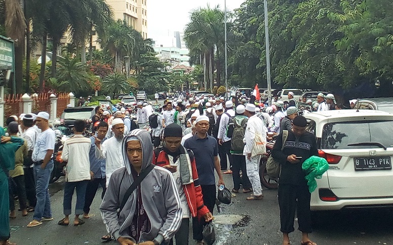 Masa Peserta aksi 212 Oleh FUI/Foto Romandhon/Nusantaranews