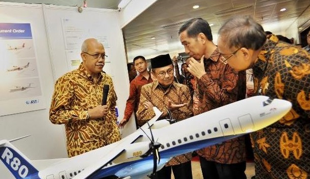 BJ Habibie Presentasikan Pesawat R80 Pada Jokowi/Foto: Dok. Lebah Master