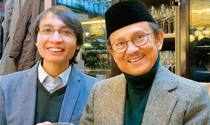 Dwi Hartanto bersama BJ Habibie. Foto: dokumentasi pribadi