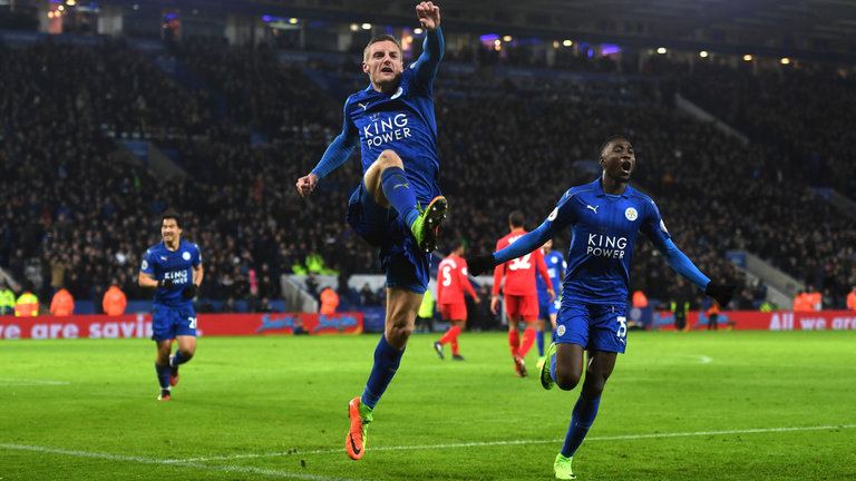 Para pemain Leicester melakukan selebrasi usai mencetak gol ke gawang Liverpool/Foto: Dok. Sky Sports