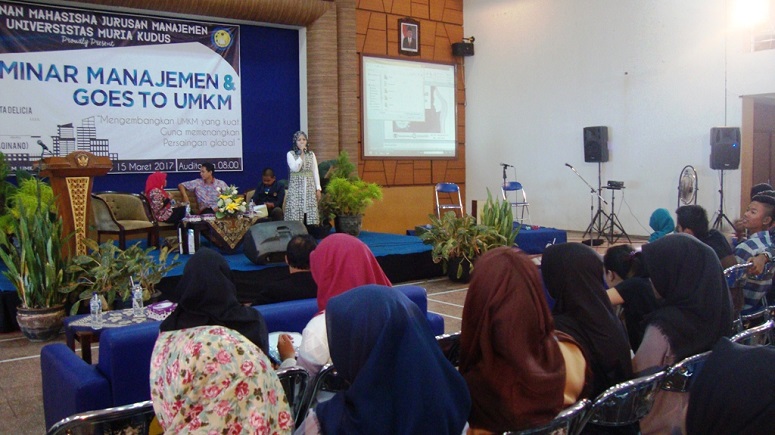 Seminar Manajemen dan Goes to UMKM bertajuk "Mengembangkan UMKM yang Kuat Guna Memenangkan Persaingan Global" di Auditorium Kampus UMK, Senin (13/3/2017)/Foto Rosidi/Humas UMK