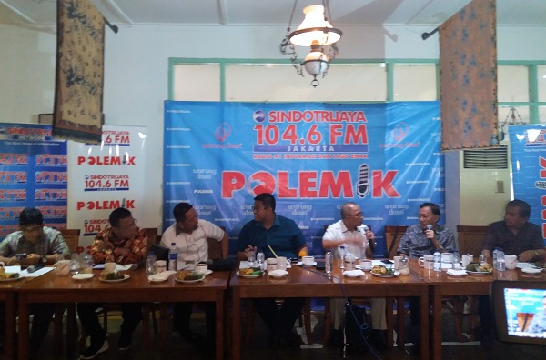 Pengamat Politik dari Indo Barometer, M Qodari dalam diskusi publik bertajuk 'Perang Politik e-KTP', di Warung Daun Cikini, Jakarta Pusat, Sabtu, (18/3/2017)/Foto Restu Fadilah/NUSANTARAnews