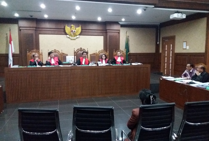 Franky Tambuwun memberikan sindiran keras kepada Anggota Komisi V DPR (Dewan Perwakilan Rakyat) RI dari fraksi Hanura, Miryam S Haryani/Foto Restu Fadilah / NUSANTARAnews