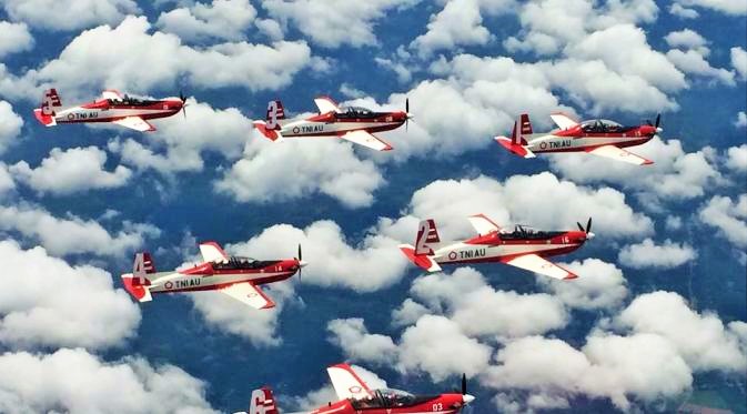 Atraksi Jupiter Aerobatic Team (JAT) TNI AU/Foto: Dok. garudamiliter