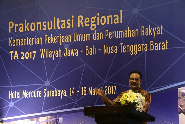 Gus Ipul Memberikan Sambutan Pada Prakonreg Kementerian PUPR Tahun 2017 di Hotel Mercure Surabay/Foto Tri Wahyudi