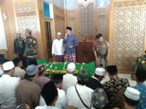 Jenazah KH. Hasyim Muzani sebelum disholatkan/Foto: Dok. Emay Ahmad Maehani (Istimewa)