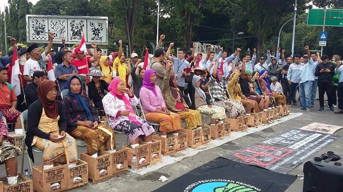 Aksi menyemen kaki Rakyat dari Pegunungan Kendeng sejak 13 Maret 2017/Foto: Dok. Pribadi