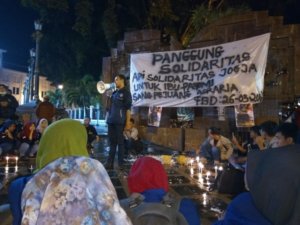 Api Solidaritas Jogja Untuk Ibu Patmi, Sang Pejuang Agraria, Minggu (26/3/2017)/Foto: Dok. Forum BEM DIY