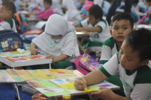 Lomba Mewarnai untuk siswa Pendidikan Anak Usia Dini (PAUD) dan Sekolah Dasar (SD) di Auditorium Kampus UMK, Rabu (29/3/2017)/Foto Rosidi / Humas UMK