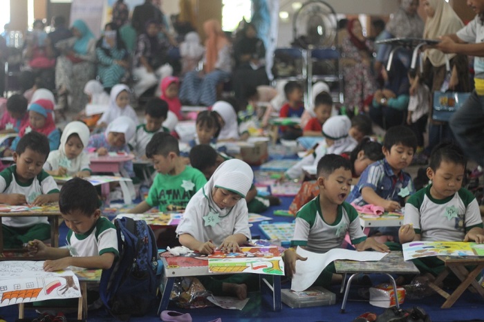 Lomba Mewarnai untuk siswa Pendidikan Anak Usia Dini (PAUD) dan Sekolah Dasar (SD) di Auditorium Kampus UMK, Rabu (29/3/2017)/Foto Rosidi / Humas UMK