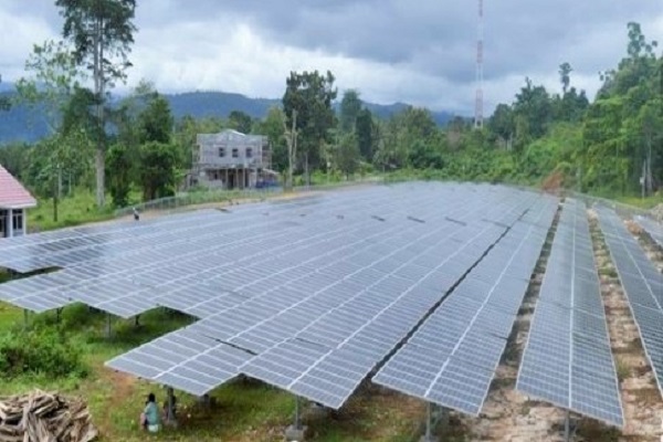 Pembangkit Listrik Tenaga Surya di Perbatasan Indonesia - Papua Nugini/Foto: Dok. Antara Foto