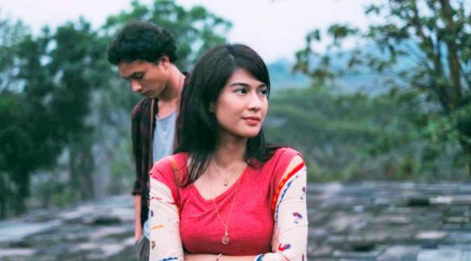 Rangga (Nicholas Saputra) dan Cinta (Dian Sastowardoyo) di film AADC 2. Foto: Doc. Miles Film