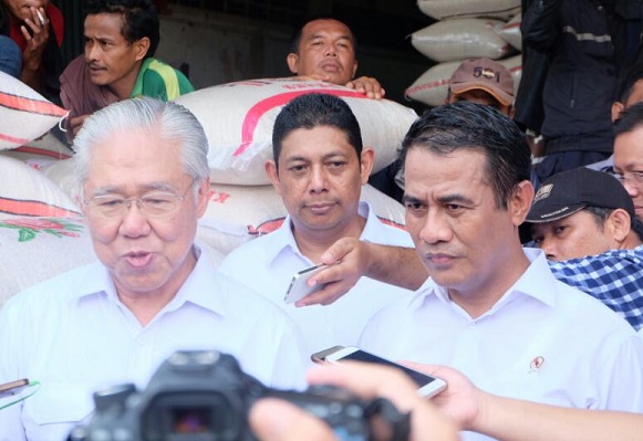 Mentan dan Mendag saat sidak tiga pasar di Jakarta. Foto: Dok. Humas Kementan