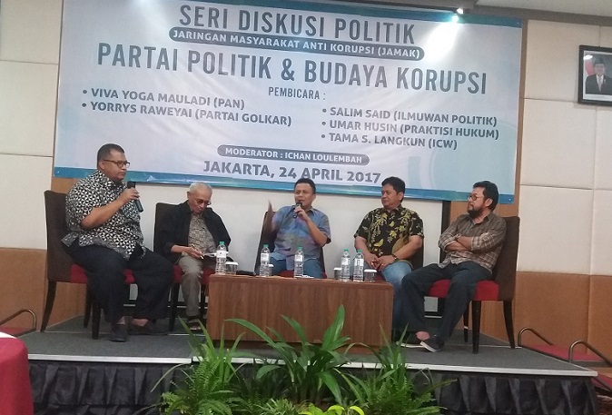 Praktisi Hukum, Umar Husin dalam diskusi publik 'Partai Politik dan Budaya Korupsi', di Hotel Puri Denpasar, Jakarta Selatan, Senin, (24/4/2017). Foto Restu Fadilah/ NUSANTARAnews