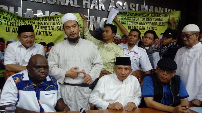 Ustad Sambo, Faizal Assegaf, Eggi Sudjana, Natalius Pigai dan Amien Rais di Kantor Komnas HAM di Jakarta Pusat. Foto RIchard Andika/NUSANTARAnews