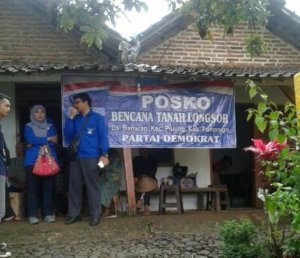 Partai Demokrat Jatim Buka Posko Korban Longsor Ponorogo. Foto Tri Wahyudi