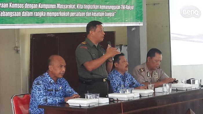 Kapten Inf Harsono saat sambutan di acara Komunikasi Sosial dengan segenap komponen masyarakat di Balai Kecamatan Rambipuji, Jember, Senin (17/04/2017). Foto Koramil 0824/13 Rambipuji