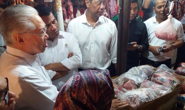 Mentan-Mendag Sidak tiga Pasar Tradisional di Jakarta. Foto Richard Andika/ NUSANTARAnews