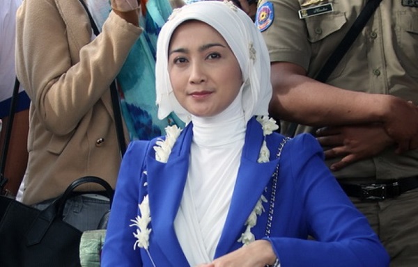 Desy Ratnasari Siap Ramaikan Pilgub Jabar. Foto Okezone