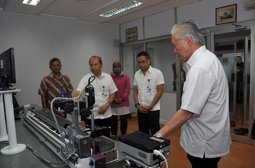 Kunjungan Mendag Enggartiasto Lukita, didampingi Dirjen PKTN Kemedag, Syahrul Mamma dan Direktur Metrologi Hari Prawoko. Foto: Dok. Humas Kemendag