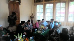 Kyai Ma'ruf bersama  Rois Syuriah PCNU Kabupaten Tasikmalaya, K.H Abun Bunyamin Ruchiyat dalam Pelantikan dan Peresmian Kantor PCNU Kabupaten Tasikmalaya, Rabu (26/4/2017). Foto Malik Mughni