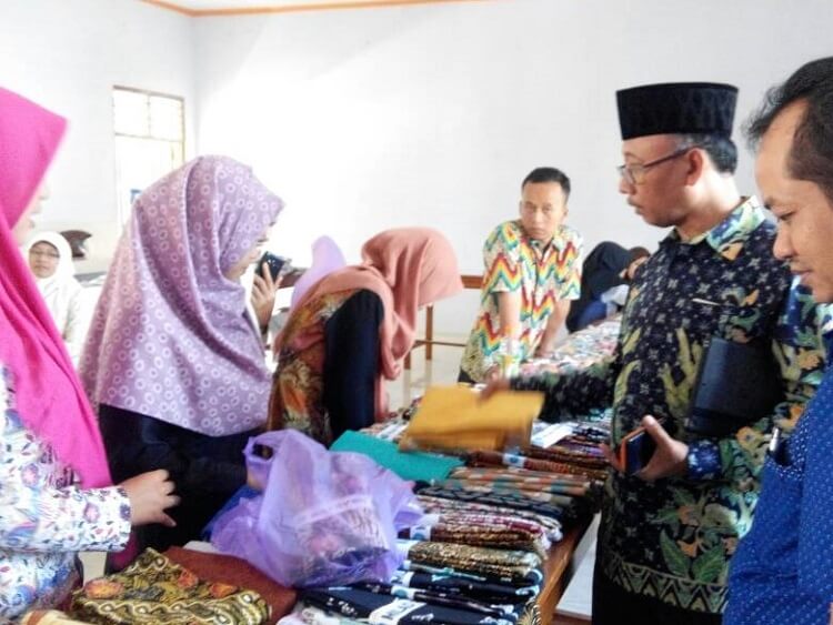 Batik Khas Ponorogo Ikut Semarakkan Pameran UKM di Musda Nasyiatul Aisiyah Ponorogo/Foto Muh Nurcholis/Nusantaranews