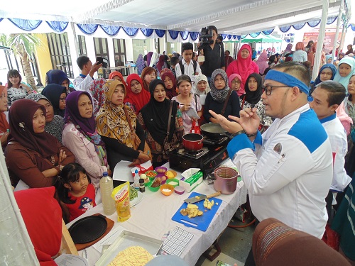 DEMO MEMASAK PARA CHIEF DAL PESONA KULINER 2017 PONOROGO. (MUH NURCHOLIS)