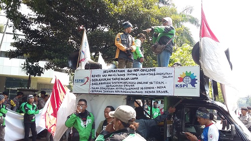 Ratusan Pengemudi Gojek Gruduk Kemenhub minta Revisi UU lalulintas dan Angkutan Jalan. Foto Ucok Al Ayubi/ NUSANTARAnews