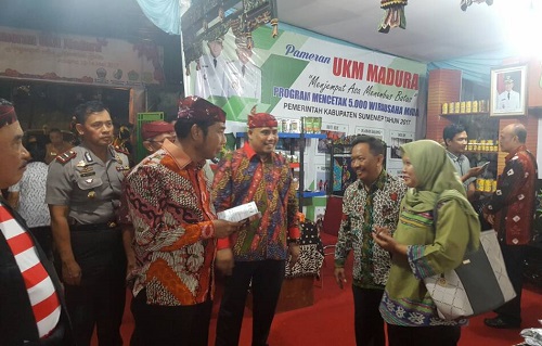 H. Abraham Lunggana atau H Lulung bersama pengusaha Madura di Jakarta saat Pameran. Foto Adi GS