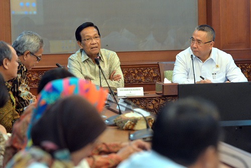 Mendes PDTT dan Gubernur DIY di Kantor Kemendes PDTT, Kalibata, Jakarta, Rabu (14/6/2017). Foto: Dok. Humas Kemendes