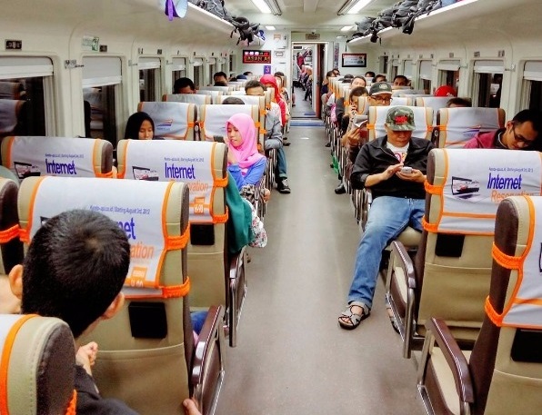 Tempat Duduk Kereta/ Foto via reservasi /Nusantaranews