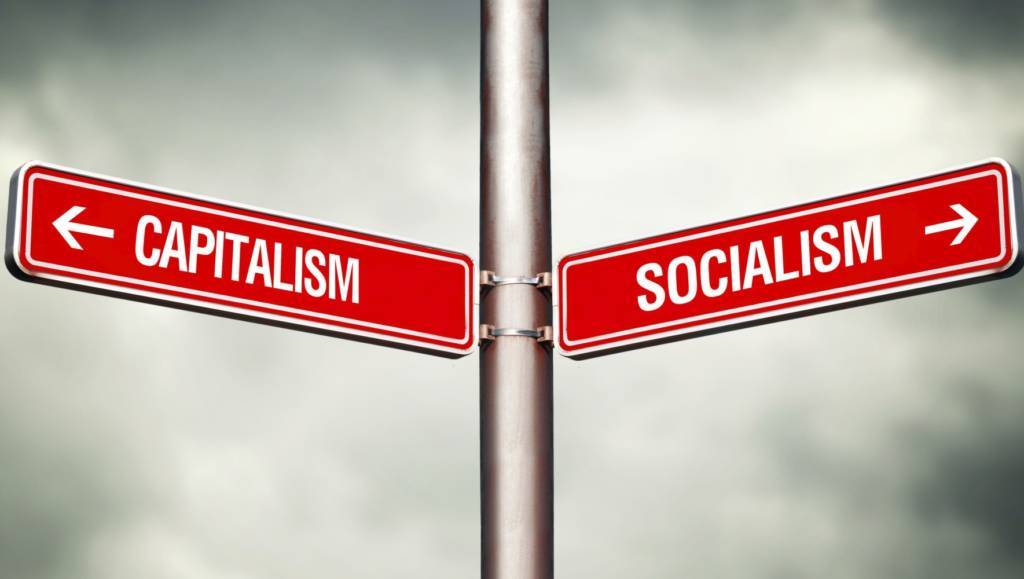 Capitalism or Socialism concept/Foto Istimewa/Nusantaranews