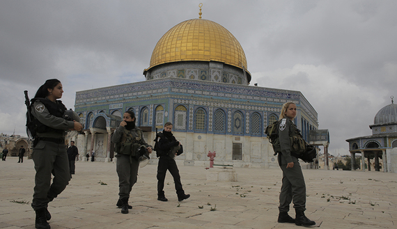 Polisi Keamanan Israel Menjaga Masjid Al Aqsa/Foto via monitor/Nusantaranews